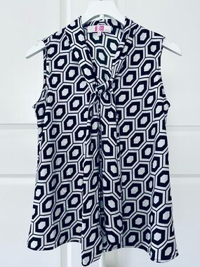 Women’s 9&CO. Sleeveless Black & White Geometric Tie-Neck Blouse Size M